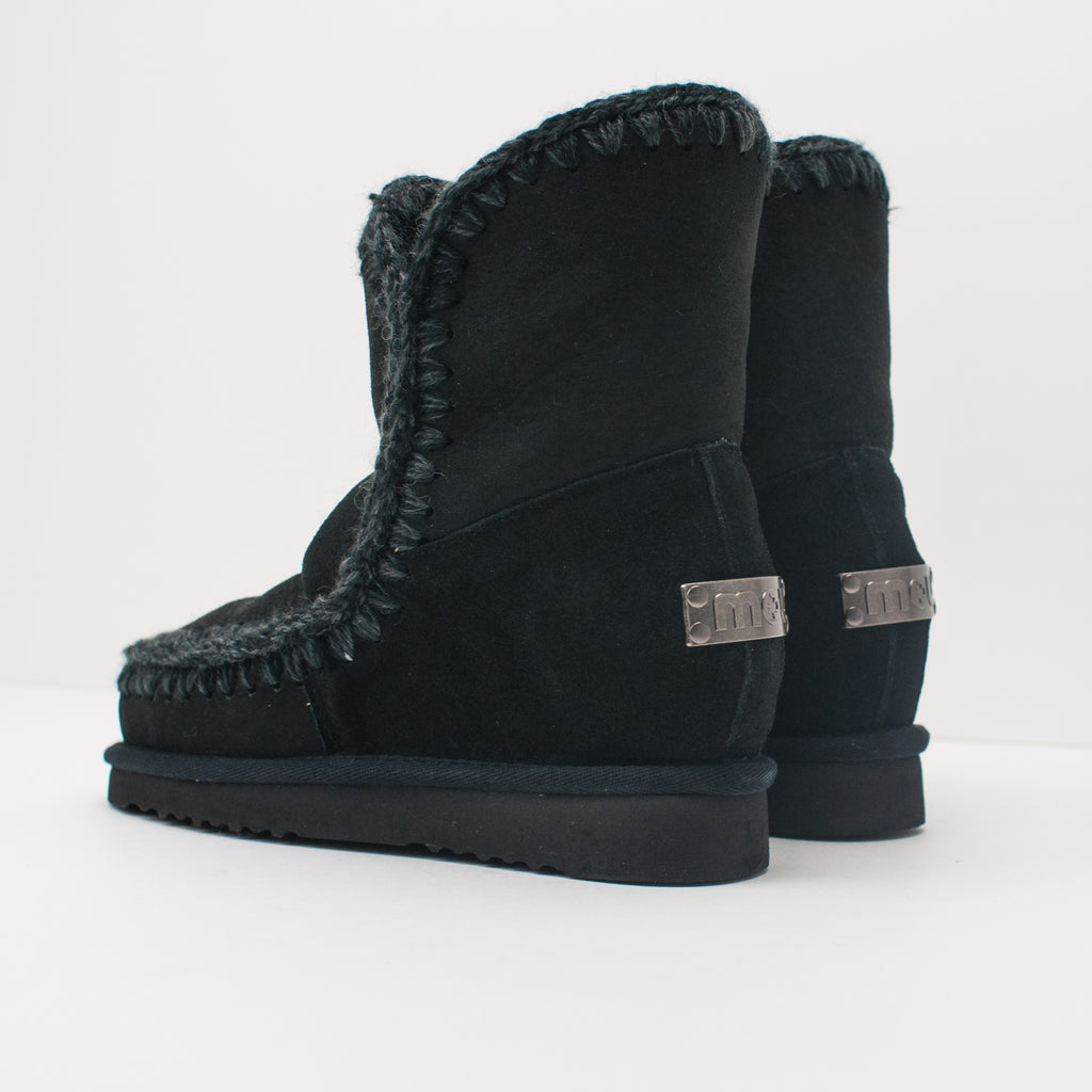 BOOTS MOU ESKIMO INNER WEDGE SHORT BLACK